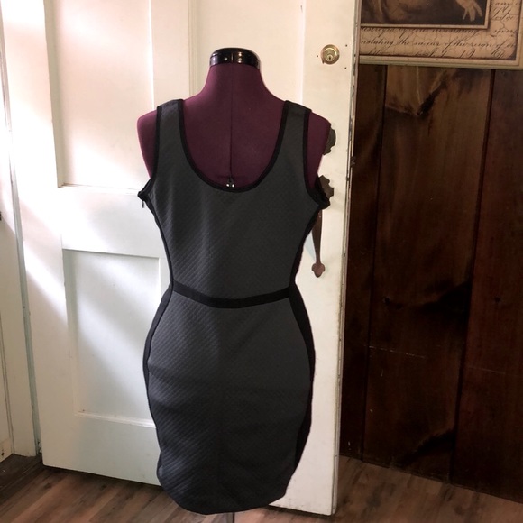 SOLD ON MERC Petite Banana Republic Gray & black bodycon dress - Picture 6 of 9